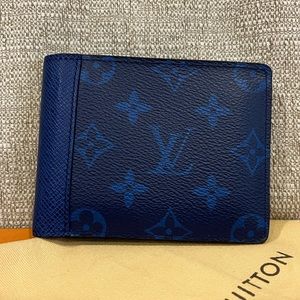 Louis Vuitton multiple wallet